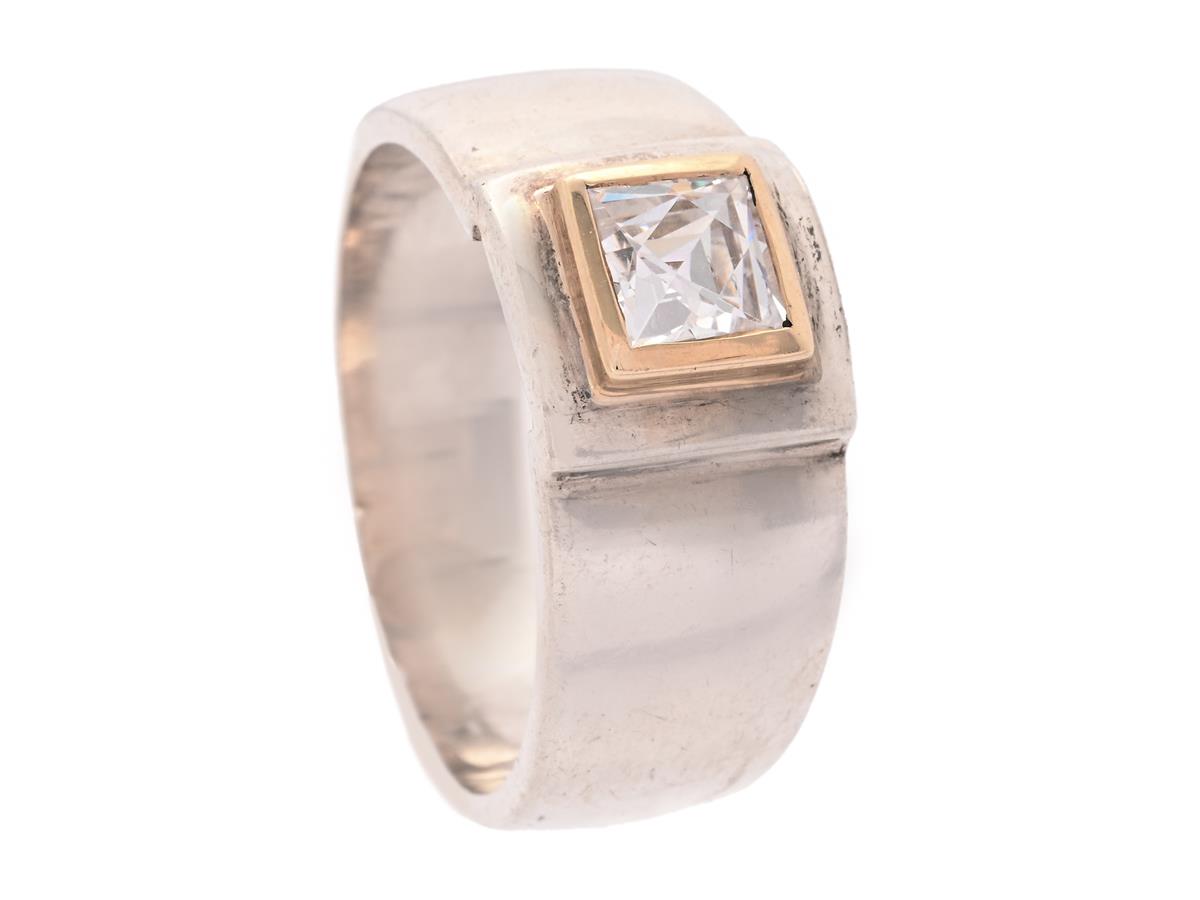 RING, sterlingsilver, förgylld detalj, vit cubic zirconia, stl 19 mm, vikt ca 8,3 g.