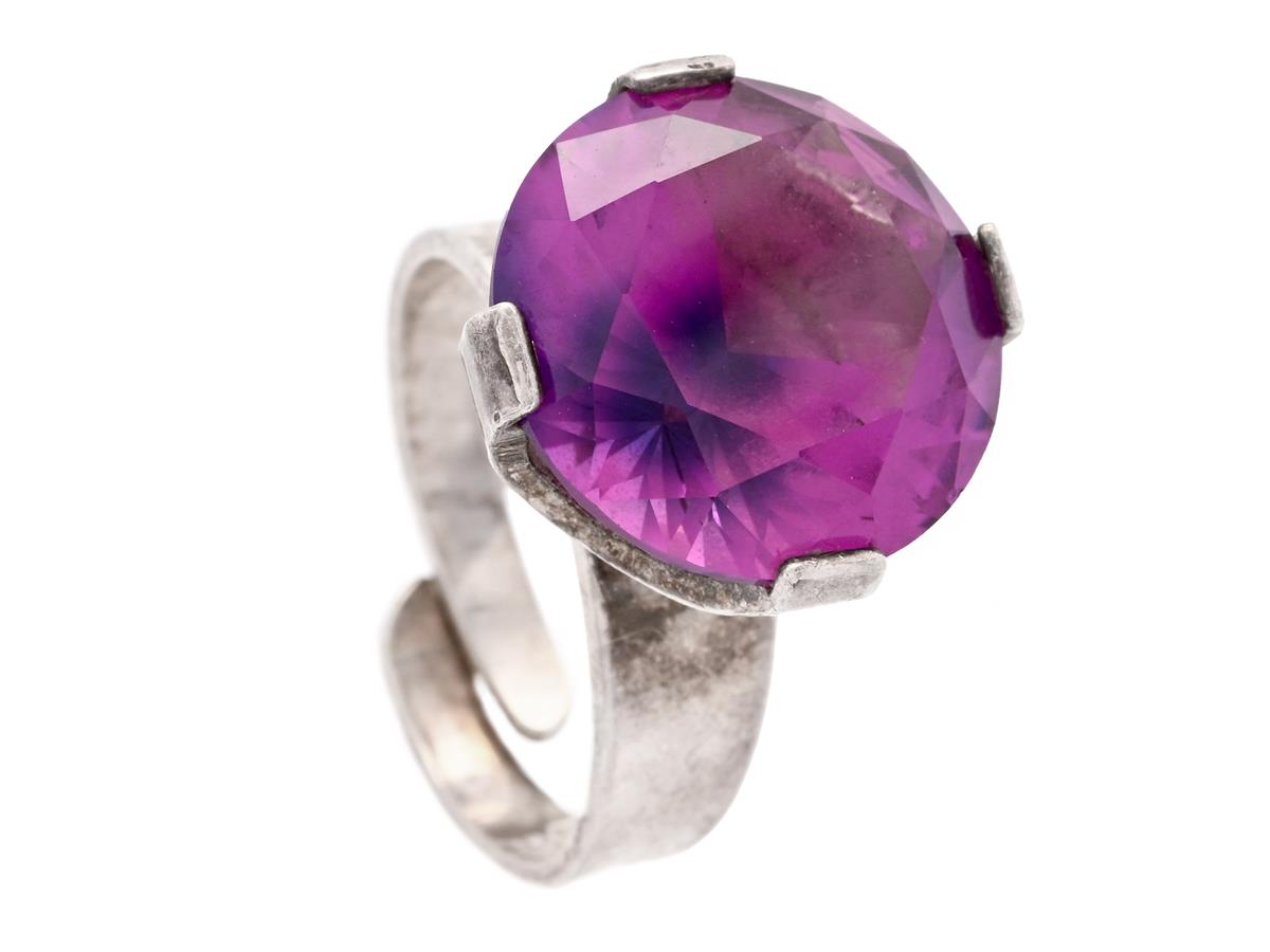 RING, sterlingsilver, syntetisk safir, Alton, Falköping, år 1976, justerbar stl, vikt ca 8,2 g.