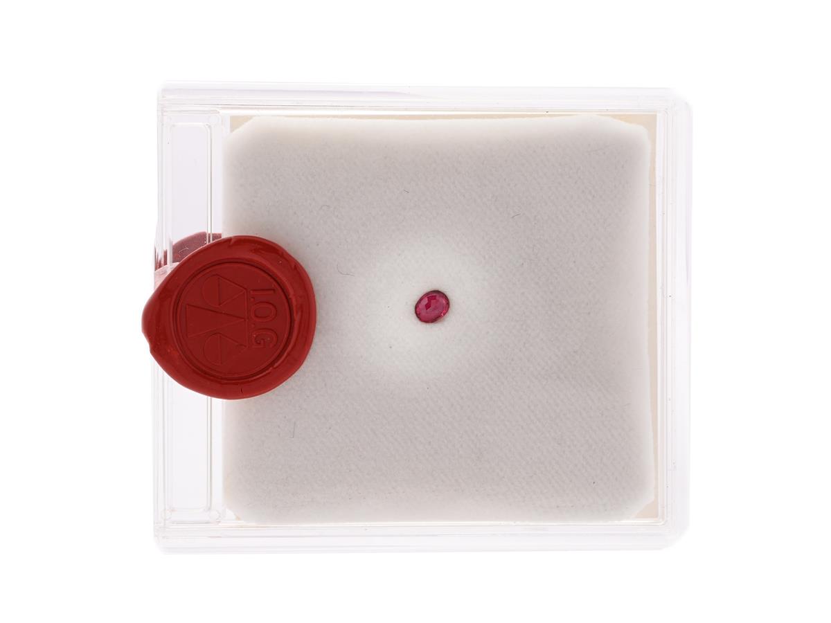 RUBIN, ovalslipad, 0,62 ct, förseglad i box av IOG, certifikat medföljer.