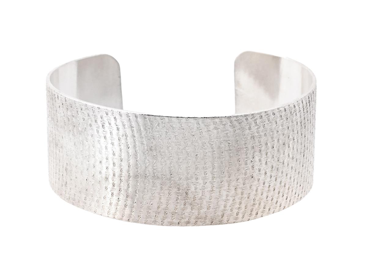 ARMRING, sterlingsilver, mönstrad, innermått 5,6 cm, bredd 2,2 cm, vikt ca 34,9 g.