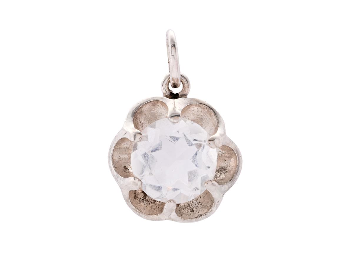 HÄNGE, sterlingsilver, vit sten, blom-form, höjd 18,1 mm, Bengt Hallberg, vikt 1,8 g.