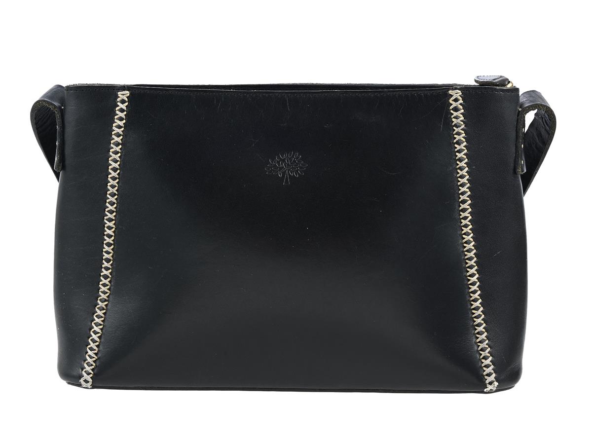 VÄSKA, MULBERRY, svart läder, guldfärgade beslag, 27x17x7 cm, dustbag, bruksslitage.