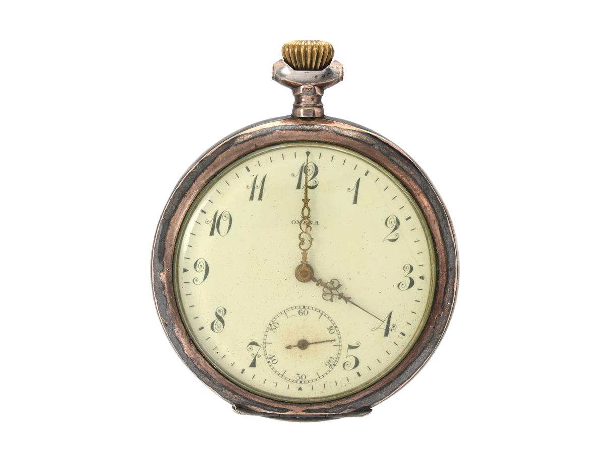 OMEGA, fickur, 49,5 mm, Serie nr. 4026281, Boett nr. 4957617, silver (800), ankargång, skadad urtavla, saknar bygel, bucklor, ca 1912.