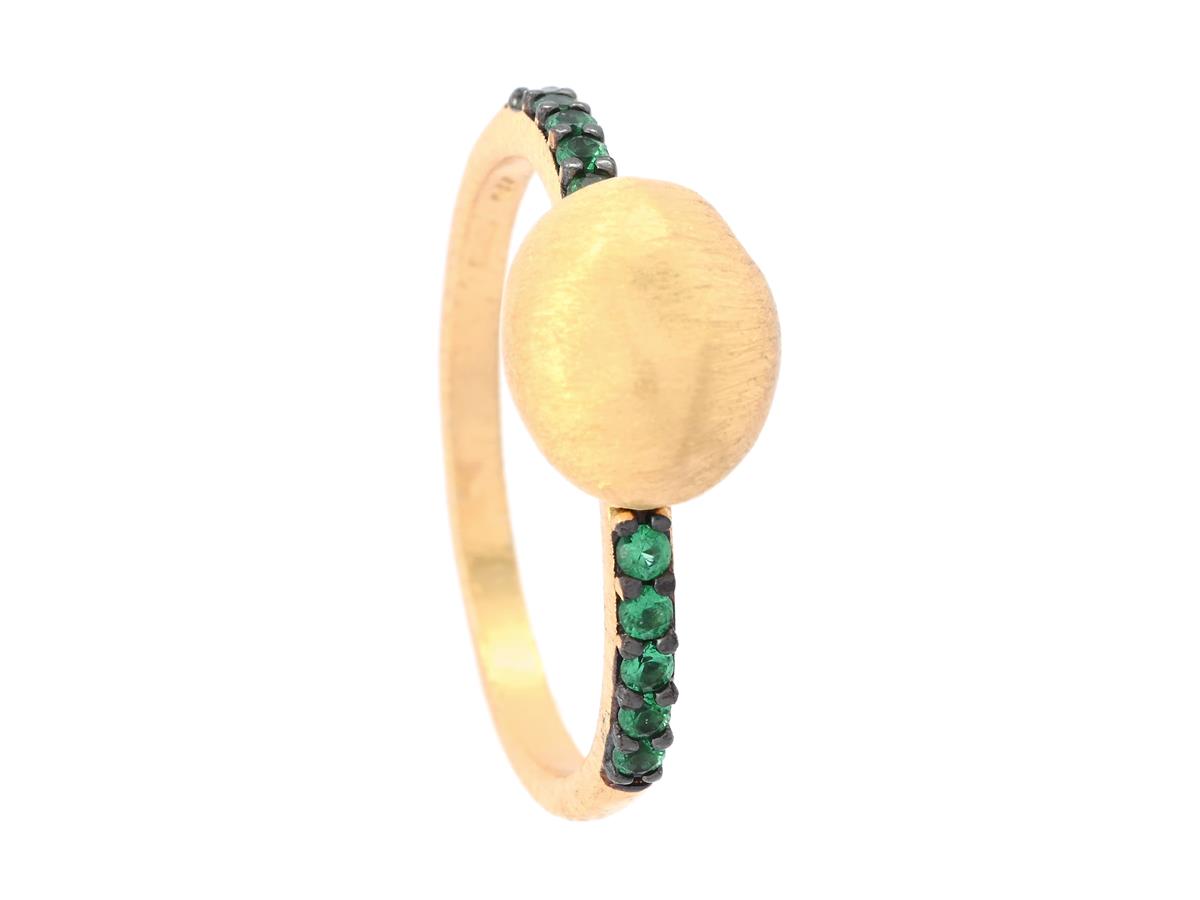 MARCELLO PANE, ring, förgyllt sterlingsilver, gröna stenar, borstad yta, stl 17,75 mm, vikt 2,5 g.