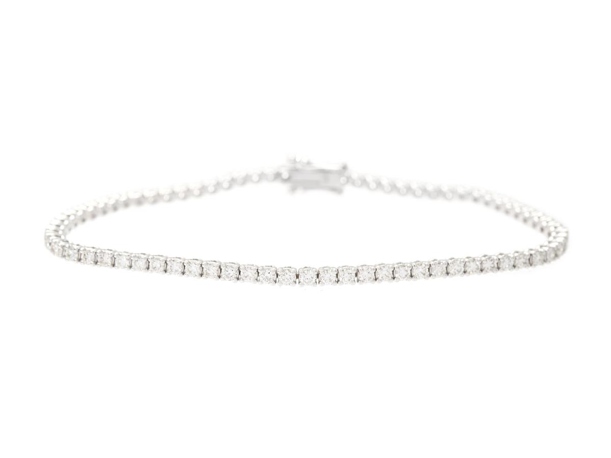 TENNISARMBAND, 18K vitguld, 73 briljantslipade diamanter ca 1,88 ctv, ca TW-TCa(G-K)/VS-SI, längd 16 cm, vikt 6,2 g.