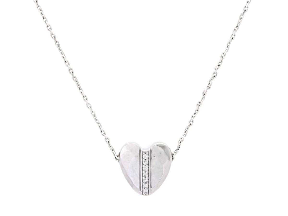 COLLIER, hjärta, 18K vitguld, 7 briljantslipade diamanter ca 0,03 ctv, längd 40-42 cm, vikt 3,4 g.