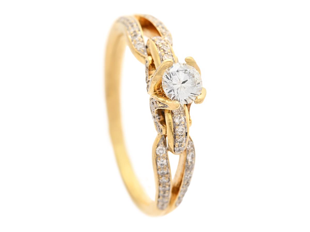 RING, 18K guld, briljantslipade diamanter 0,26 ctv, enligt gravyr, ca W-Cr/VS-P, stl 17,25 mm, vikt 4,1 g, 2 diamanter skadade.