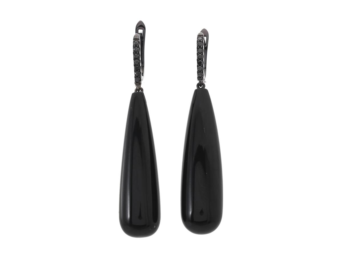 STRÖMDAHLS, örhängen, 18K guld, svart rodinerat, onyx, svart diamanter 0,15 ctv, höjd 42 mm, vikt 7,8 g, stift.