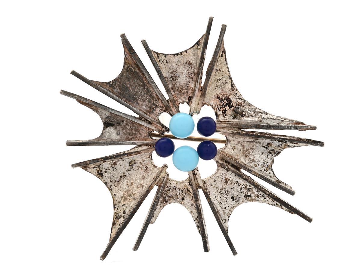 HERMANN SIERSBØL, brosch, sterlingsilver, blå kulor, Danmark, mått 43 x 43 mm, vikt 8,2 g.