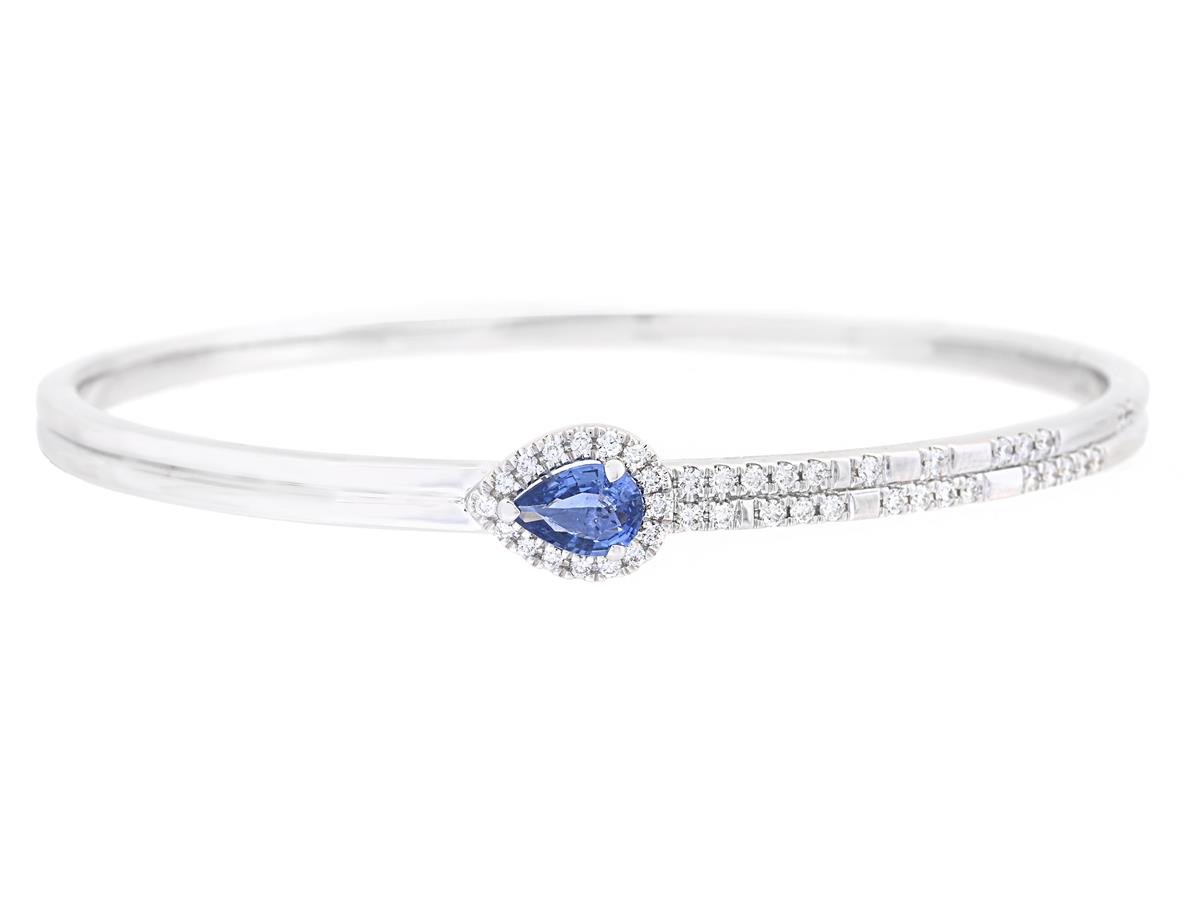 ARMRING, 18K vitguld, droppformad fasettslipad blå safir 0,61 ct, 42 briljantslipade diamanter 0,40 ctv, ca TW/VS-SI, innermått ca 60x50 mm, vikt 21,1 g.