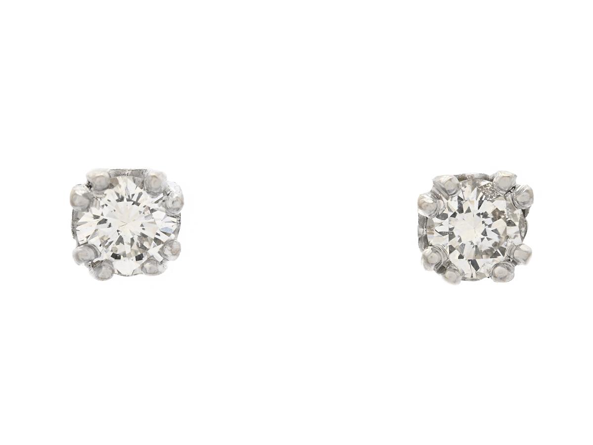 ENSTENSÖRHÄNGEN, 18K vitguld, 2 briljantslipade diamanter ca 0,20 ctv ca W/SI, vikt 1,1 g, stift.