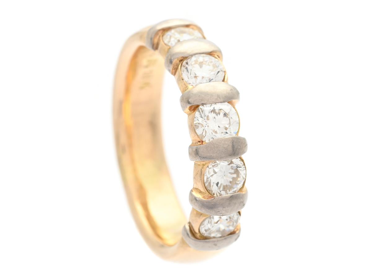 SCHALINS, alliansring, 18K guld, delvis rodinerad, 5 briljantslipade diamanter ca 0,85 ctv, ca TW-W/VS, stl 16,75 mm, vikt 7,3 g, 1 diamant med skadad kulett, några diamanter med nagg på kuletten.