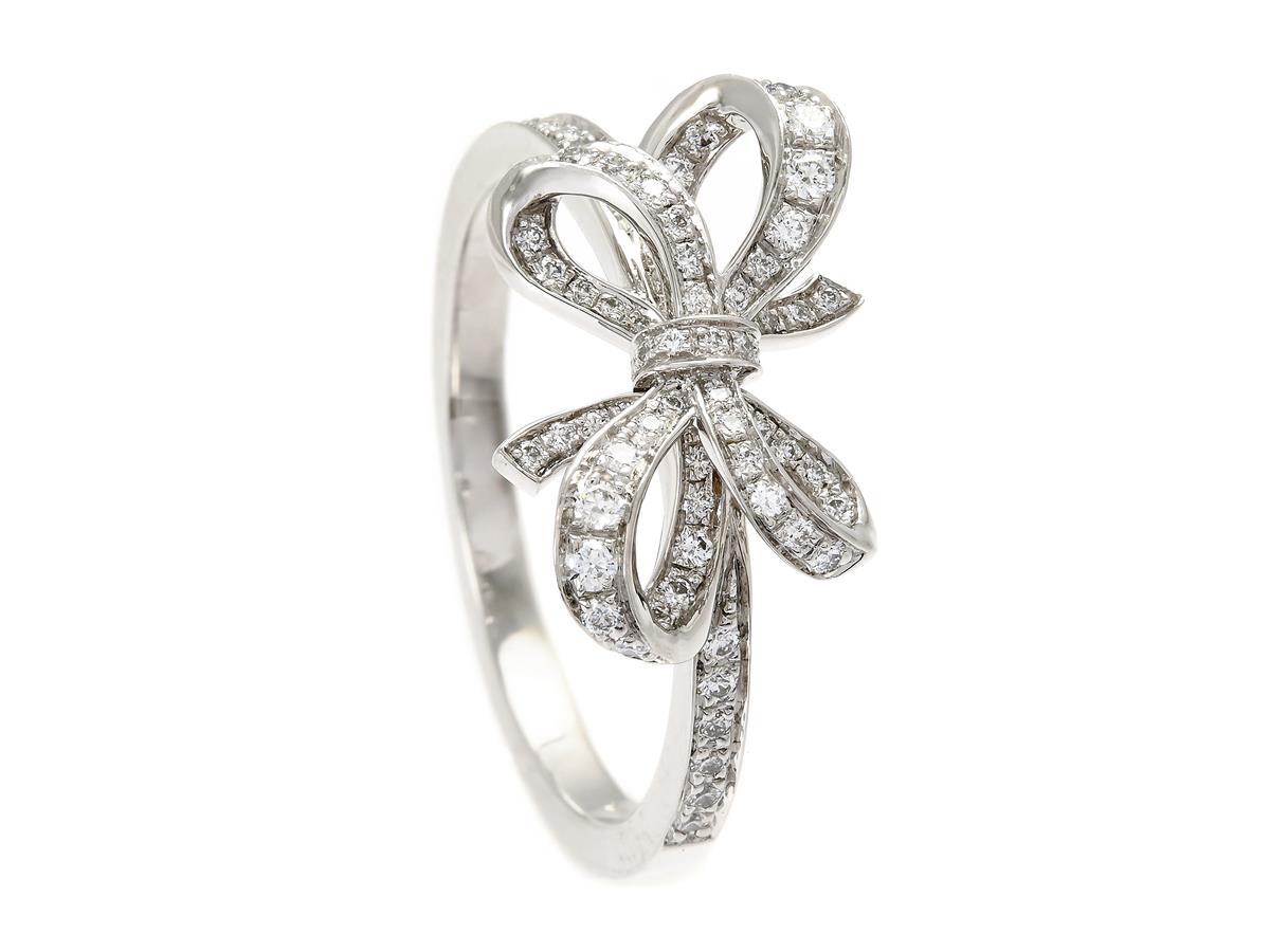 TIFFANY & CO, ring, Double Bow, platina, 75 briljantslipade diamanter ca 0,50 ctv, stl 18 mm, vikt 5,4 g, originaletui och ytterkartong.