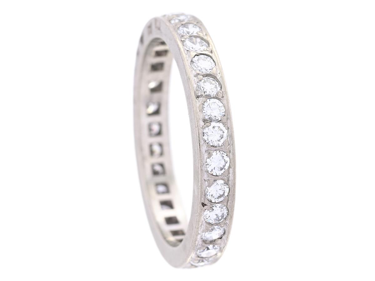 HELALLIANSRING, 18K vitguld, 30 briljantslipade diamanter ca 0,60 ctv ca stl 14,5 mm, vikt 2,6 g, G. Dahlgren & Co, 1973, gravyr.