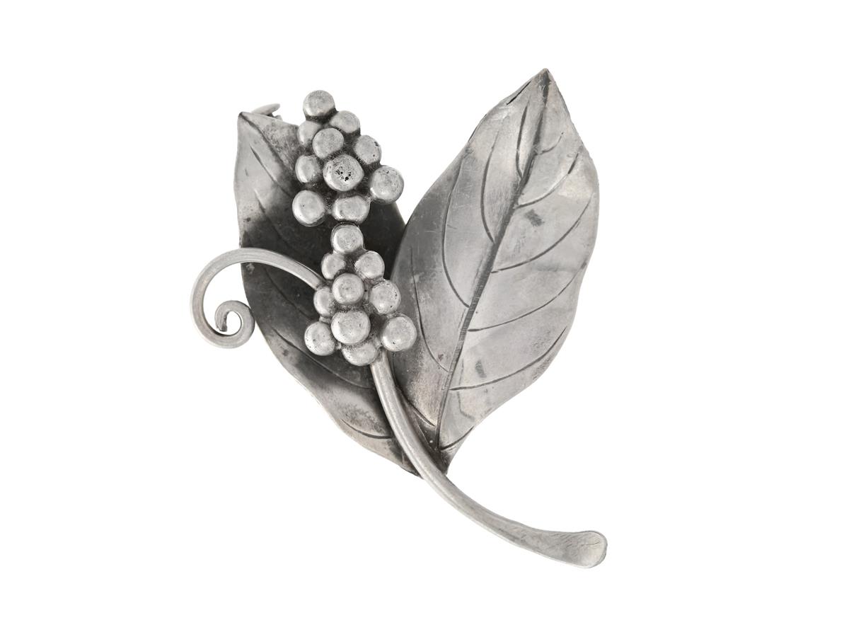 BROSCH, silver, blomma, Ge-Kå-Smyckek G Kaplan, Stockholm troligen 1951, höjd ca 45 mm, vikt 7,4 g.
