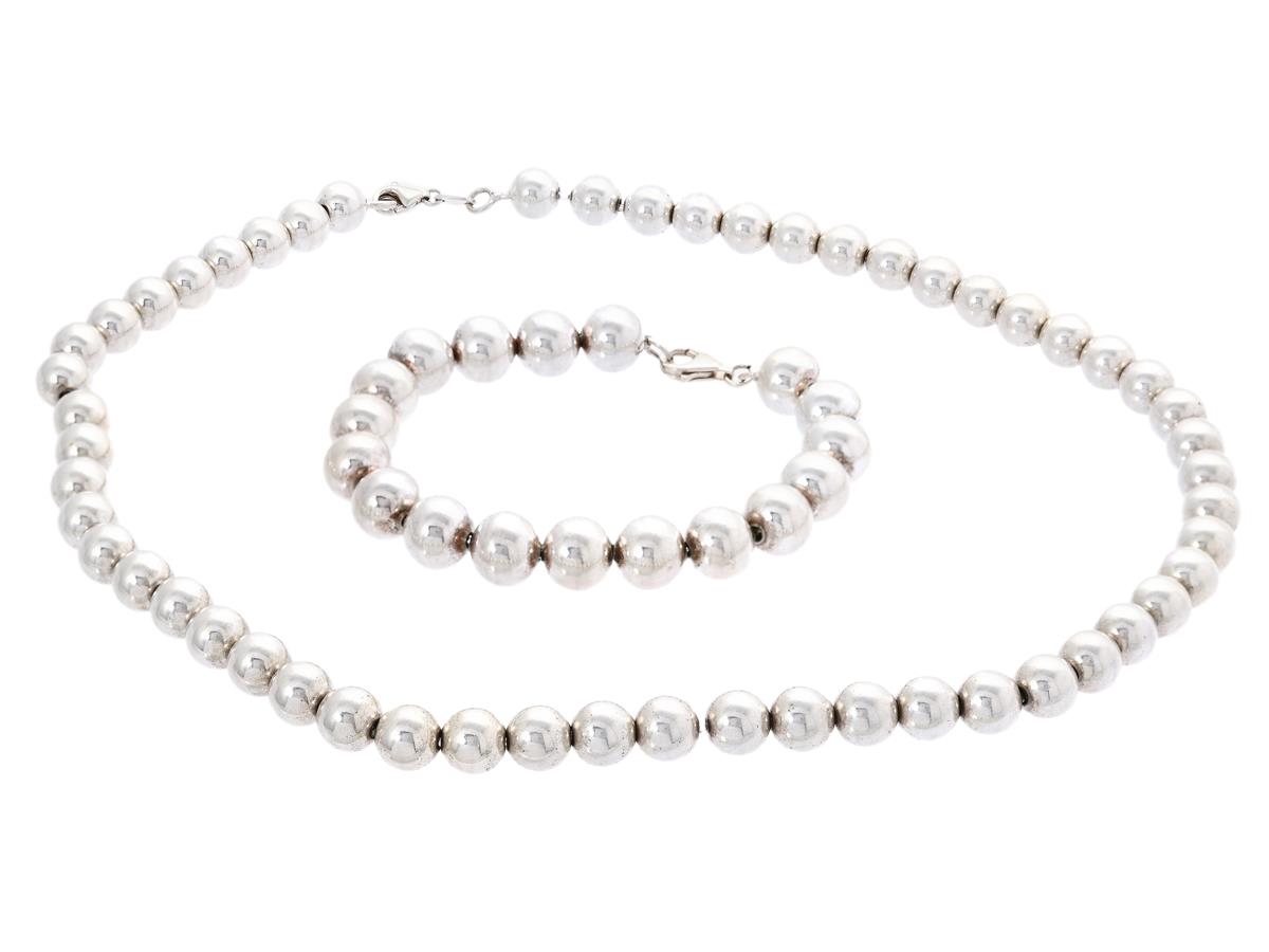 SMYCKESET, armband och collier, kulor av sterlingsilver ca 8-9,7 mm, längd på collier 45 cm respektive armband 19 cm, totalvikt 73,7 g.