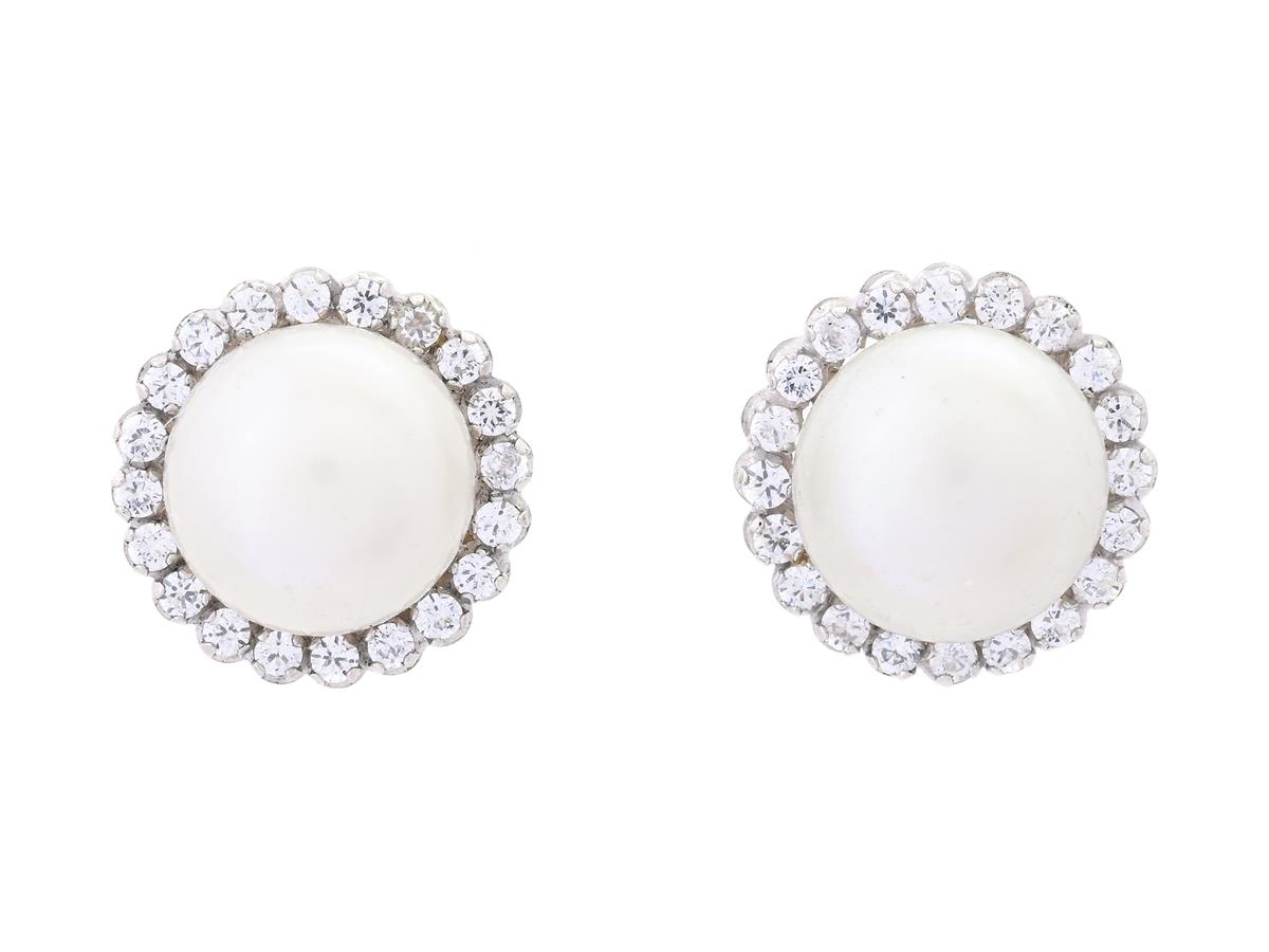 ÖRHÄNGEN, 18K vitguld, odlade pärlor, briljantslipade diamanter ca 0,20 ct, ca W/VS-P, stift, vikt 1,5 g.