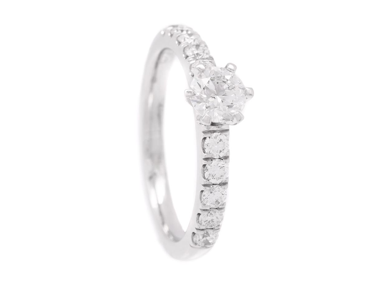 RING, 18K vitguld, briljantslipade diamant ca 0,40 ctv, ca W/SI, 10 briljantslipade diamanter ca 0,40 ctv, ca W/SI, stl 16,75 mm, vikt 3,9 g.
