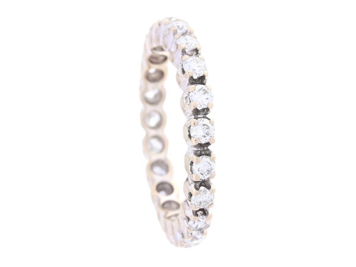 HELALLIANSRING, 18K vitguld, 21 briljantslipade diamanter ca 0,92 ctv, ca TW-W/VS-SI, stl 17 mm, vikt 2,9 g, slitage.