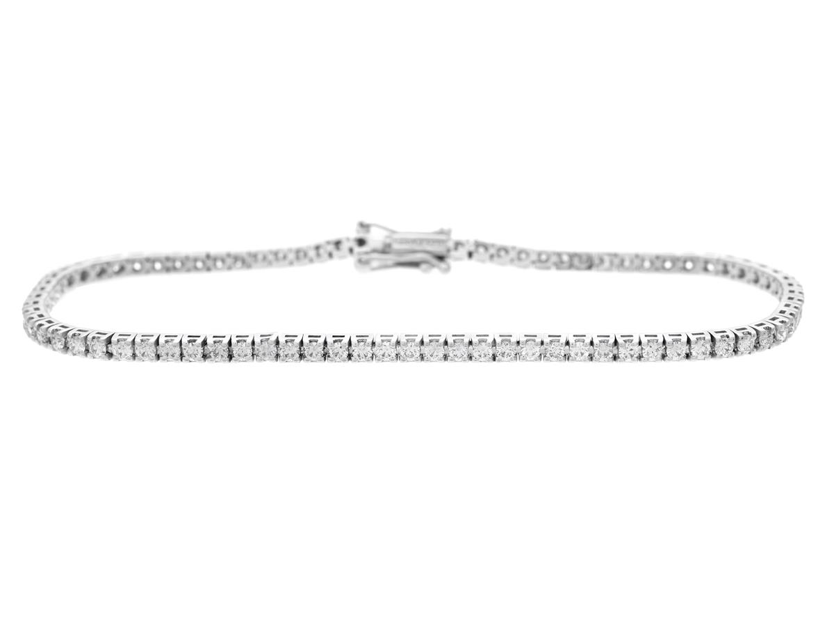 TENNISARMBAND, 18K vitguld, 82 briljantslipade diamanter ca 1,71 ctv, ca TW-W/VVS-VS, längd 17,5 cm, vikt 7,3 g.