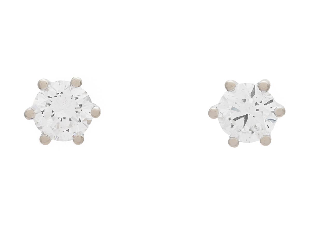 ENSTENSÖRHÄNGEN, 18K vitguld, briljantslipade diamanter ca 0,70 ctv, ca TW/SI, vikt 1,6 g, stift, en diamant med nagg på kuletten.