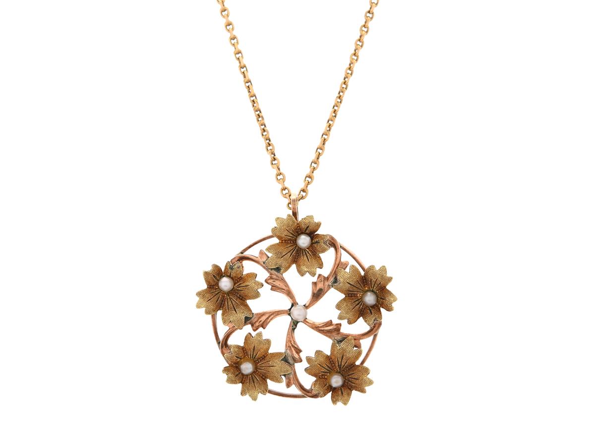 COLLIER, hänge 9K, kedja 18K guld, pärlor, längd ca 43 cm, höjd ca 22 mm, vikt 5,0 g, hänget ej avtagbart.