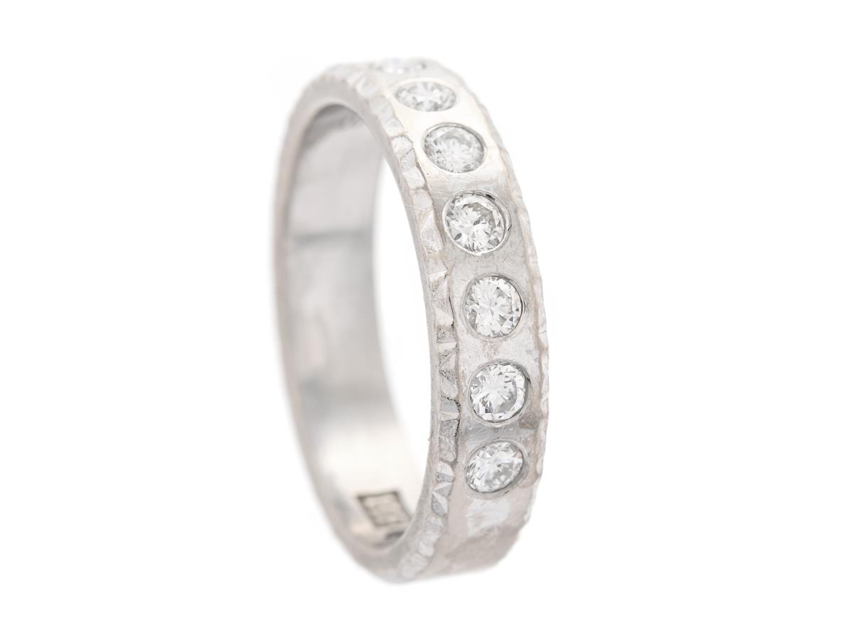 ENGELBERT, ring, 18K vitguld, briljantslipade diamanter ca 0,28 ctv enligt gravyr, ca TW/VS-SI, Stockholm 1977, stl 15,75 mm, vikt 4,5 g, stenar med nagg.