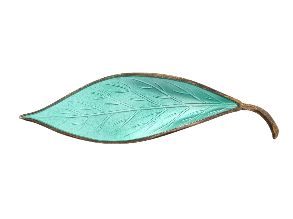 DAVID ANDERSEN, brosch, förgyllt sterlingsilver, mintgrön emalj, blad, Norge, längd 67 mm, vikt 7,0 g.