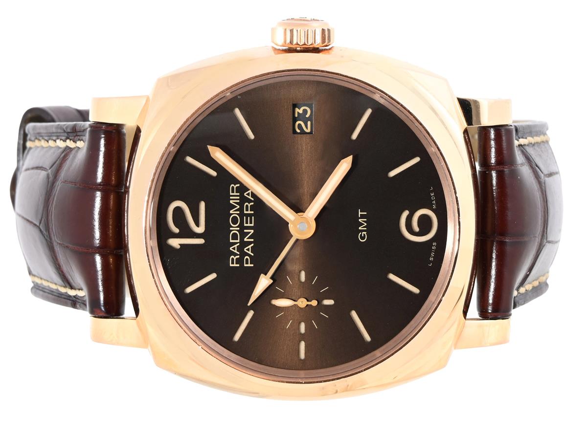 PANERAI, Radiomir 1940, GMT, Cal P.3001/10, Verk nr. 001672, Serie nr. R277 / 300, Ref nr. PAM00570, Boett nr. OP 6965/ BB 1734797, herrur, 47 mm, 18K rosa guld, manuell (3-dagars), safirglas, datum, två tidszoner, liten sekundvisare, glasbaksida, läderband, viklås i 18K rosa guld, cert (ej ifyllt), ca 2016, box, ytterkartong.