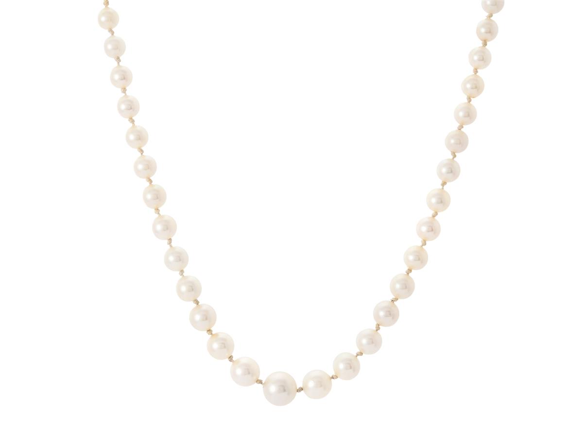 PÄRLCOLLIER, doserade odlade pärlor, ca 7,3-3,8 mm, knutet, lås 18K guld odlade pärlor, skört silke, säkerhetskedja silver