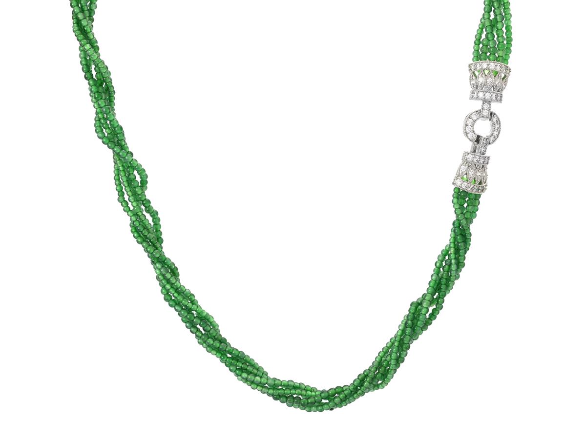 COLLIER, 5 rader, Fei Cui kulor 2,16-2,23 mm, A-Jade, LIU report 420783, lås i metall med cubic zirconia, längd 55,5 cm, vikt 28,5 g.