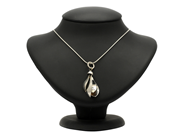 Smycken, HÄNGE/KEDJA, sterlingsilver, i auktion: Moderna – Lördag 14 juni 2014