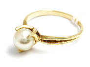 Smycken, Ring 14K med pärla Ø17 2g, i auktion: Pant – Tisdag 23 september 2014