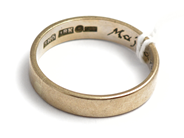 Smycken, Ring 18K vitguld graverad 4,4g, i auktion: Pant – Tisdag 23 september 2014