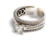 Smycken - Ring 18 6,6g Ø15½, vitguld med diamanter 1xca0,65ct princesslipad - View 1