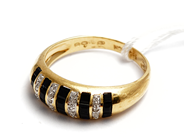 Smycken, Ring 14K 3,0g Ø16 3/4 med stenar och små diamanter, i auktion: Pant – Tisdag 16 december 2014