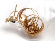 Parti, Parti guld 14K 4,5g skadat, i auktion: Pant – Tisdag 16 december 2014