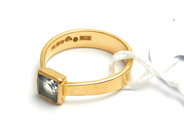 Smycken, Ring 18K 4,1g Ø17 med sten, i auktion: Pant – Tisdag 10 mars 2015