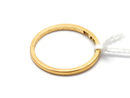 Smycken, Ring 18K 1,5g, graverad, i auktion: Pant – Tisdag 10 november 2015