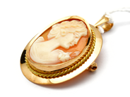 Smycken, Brosch 18K 6,7g, med camé, i auktion: Pant – Tisdag 10 november 2015