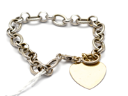 Smycken, Armband 18K vitguld 11,1g 20cm med 1 berlock, slitet, i auktion: Pant – Tisdag 10 november 2015