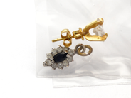 Parti, Parti guld 18K med stenar defekt 1,4g , i auktion: Pant – Tisdag 10 november 2015