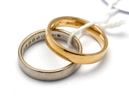 Parti, Parti guld 18K graverat 8,2g , i auktion: Pant – Tisdag 10 november 2015
