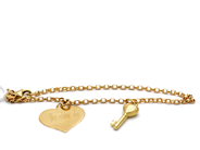 Parti, Armband 18K med 2 berlocker varav en graverad 18cm 4g, i auktion: Pant – Tisdag 10 november 2015