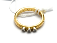 Parti, Ring 18K med stenar graverad Ø16½ 4,5g, i auktion: Pant – Tisdag 24 november 2015