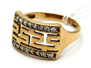 Parti, Ring 18K 3,9g skev med stenar, i auktion: Pant – Tisdag 27 september 2016