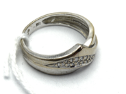 Parti, Ring 18K med diamater totalt 0,12ct Ø16¾ 4,2g bör rodineras, i auktion: Pant – Tisdag 27 september 2016