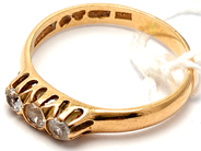 Smycken, Ring 18K 3,2g Ø18¼, med stenar, i auktion: Pant – Tisdag 5 mars 2019