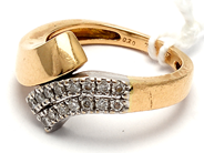 Smycken, Ring 18K 4,4g Ø15¾ tvåfärgad, med diamanter 15xca0,01ct , i auktion: Pant – Tisdag 5 mars 2019