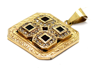 Smycken, Hänge 18K 6,0g 29x29mm, med stenar , i auktion: Pant – Tisdag 5 mars 2019